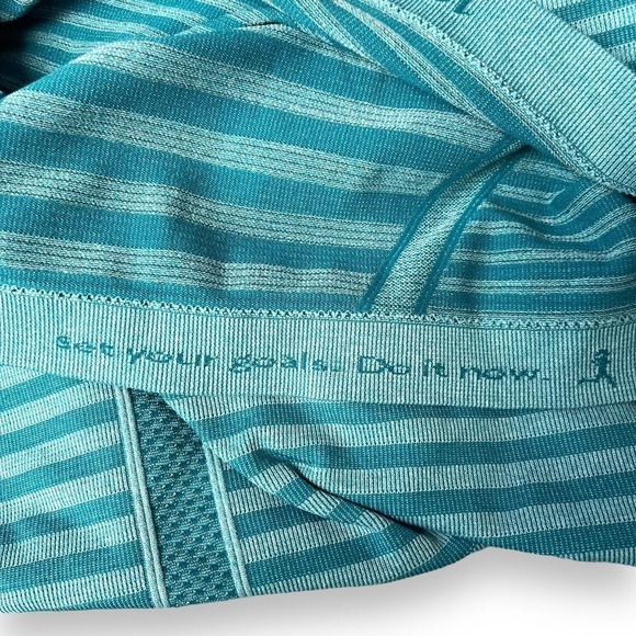 lululemon Top Womens 10 Blue Teal Swiftly Tech LS Athletic Gym Run Athleisure - Picture 11 of 12